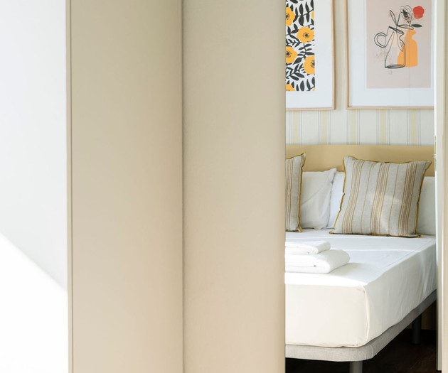 Big apartment with terras, Calle del Hospital 1.28