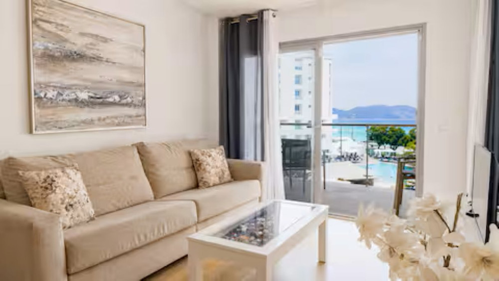 Cozy Beachfront 1-Bedroom Apartment in Cala Millor preview