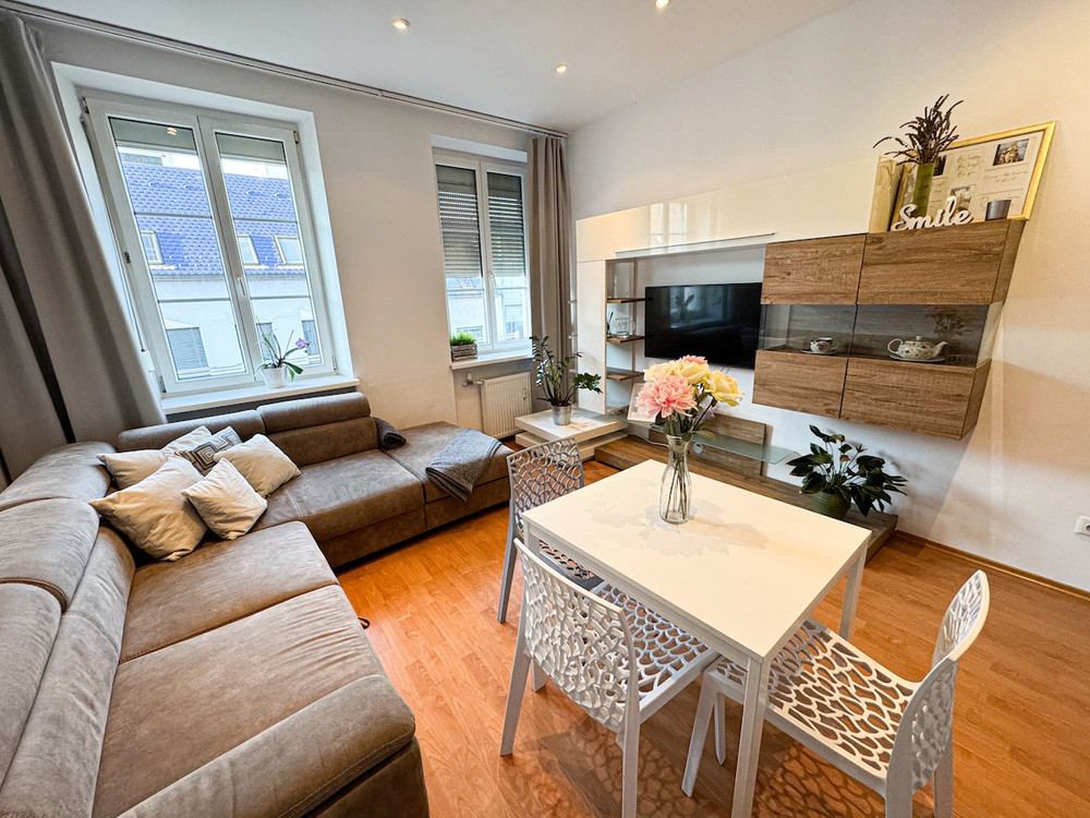 Gorgeous City Center Apartment - Free Parking preview