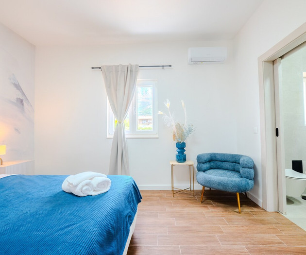 A1 luxury apt near beach w. big terrace & sea view