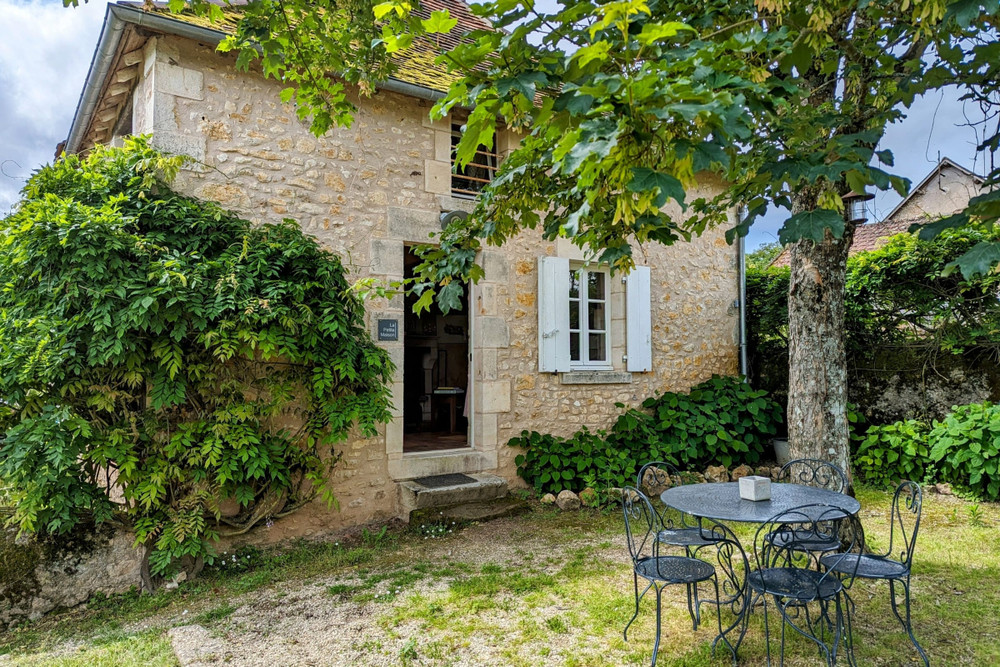 La Petite Maison – Farmhouse, terrace, and pool preview