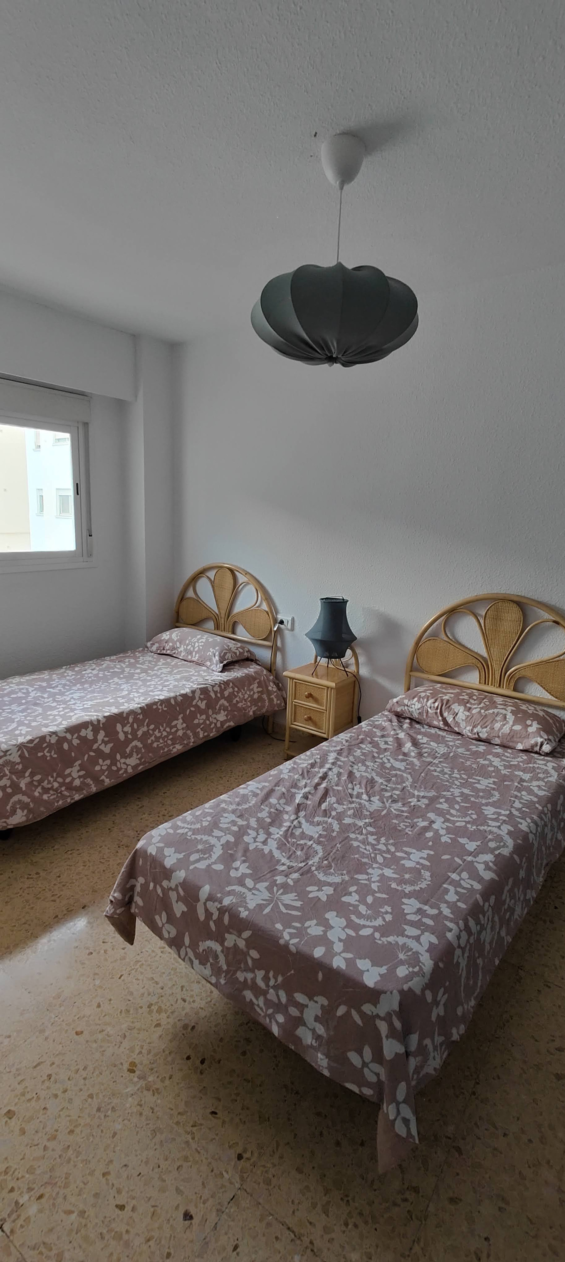 Twin bedroom rattan headboards