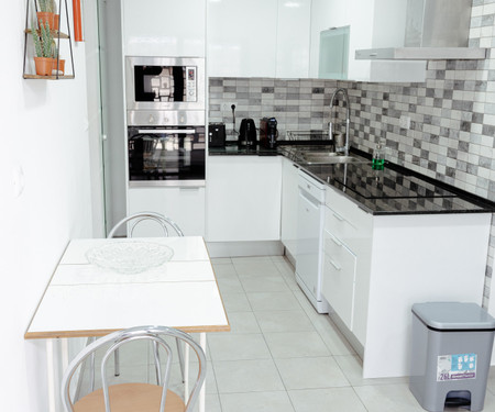 Spacious & Modern  3 bedroom Apartment