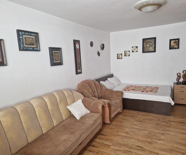 Large Group Accommodation Bucharest, 4 apt,20slips