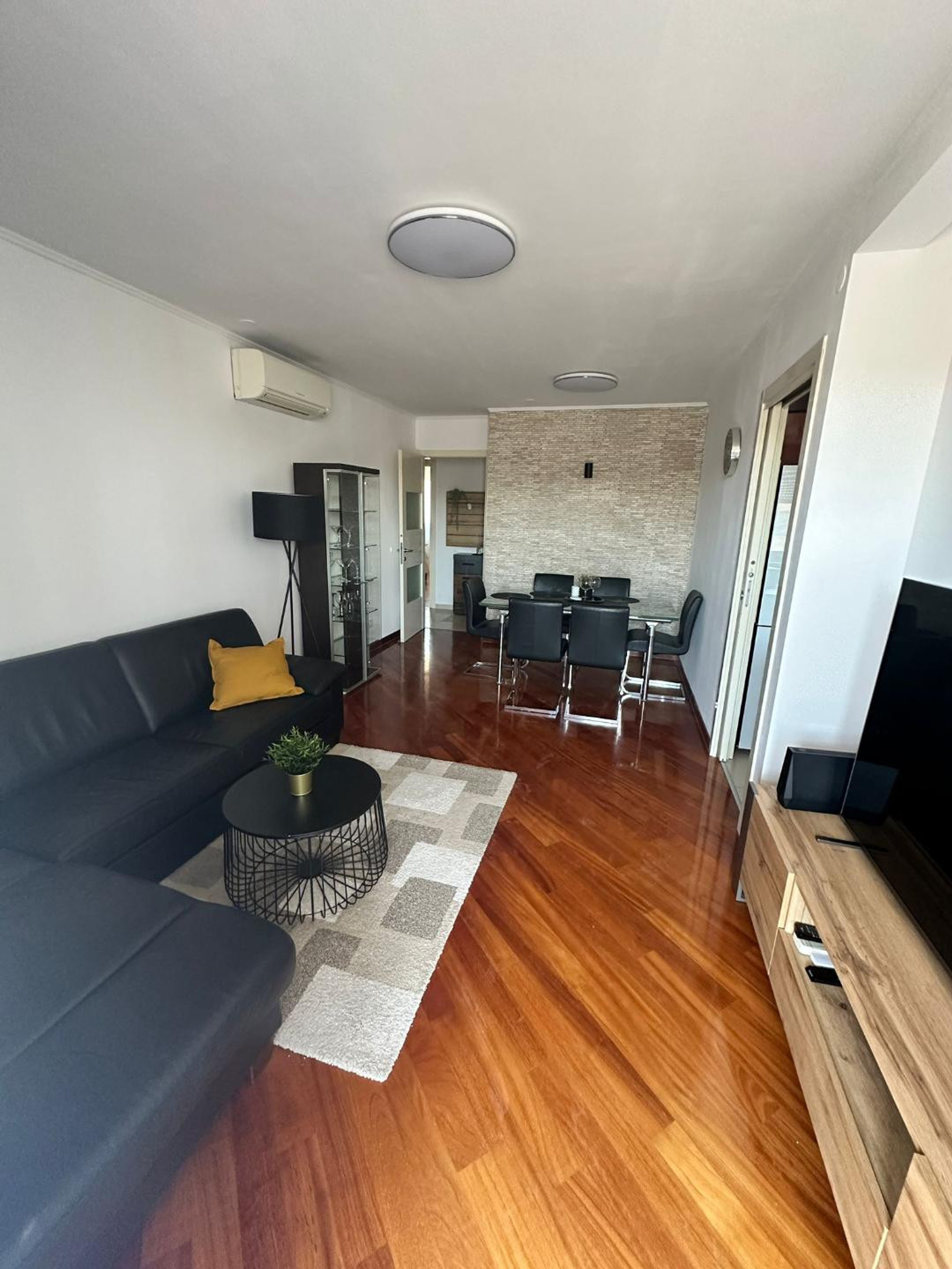 dinning area / living room 22m2 / AC