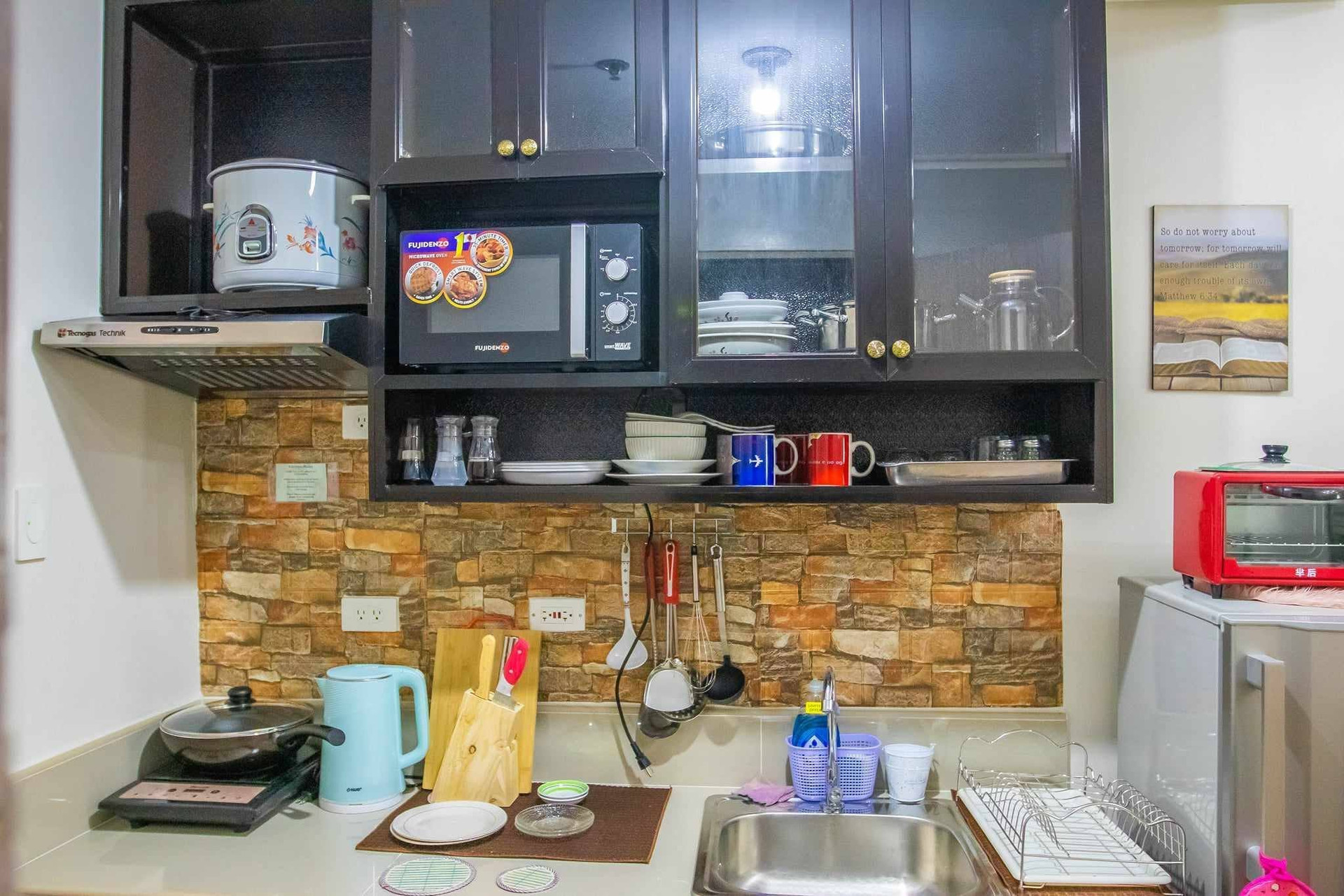 Fully equipped kitchen with appliances