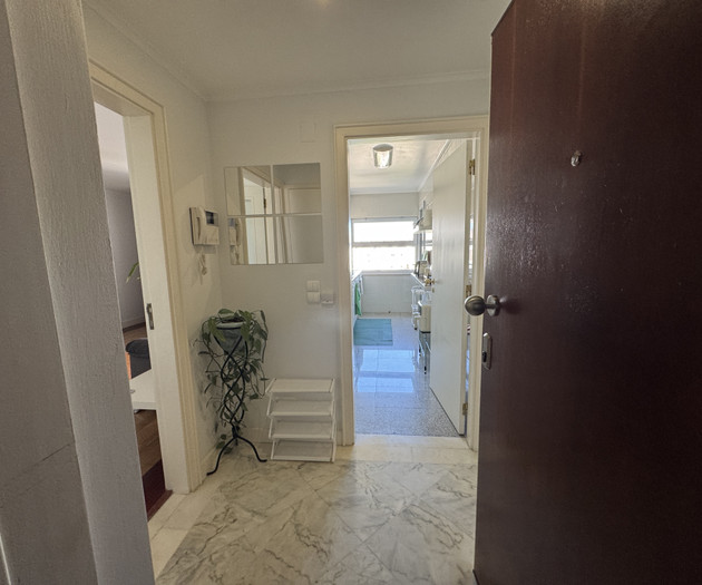 1 bedroom apt w/ parking place and bills included