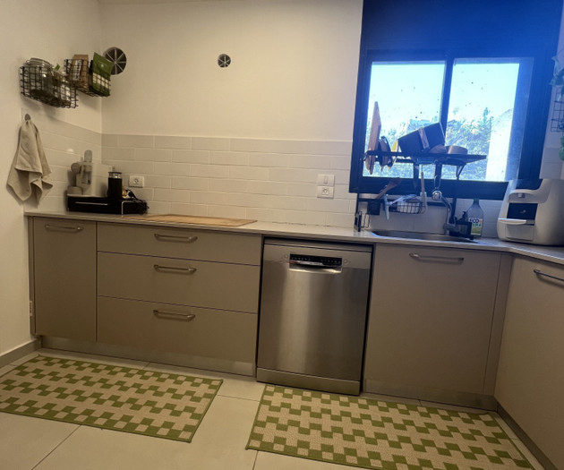 Quiet, large, bright Apartment in Tel Aviv