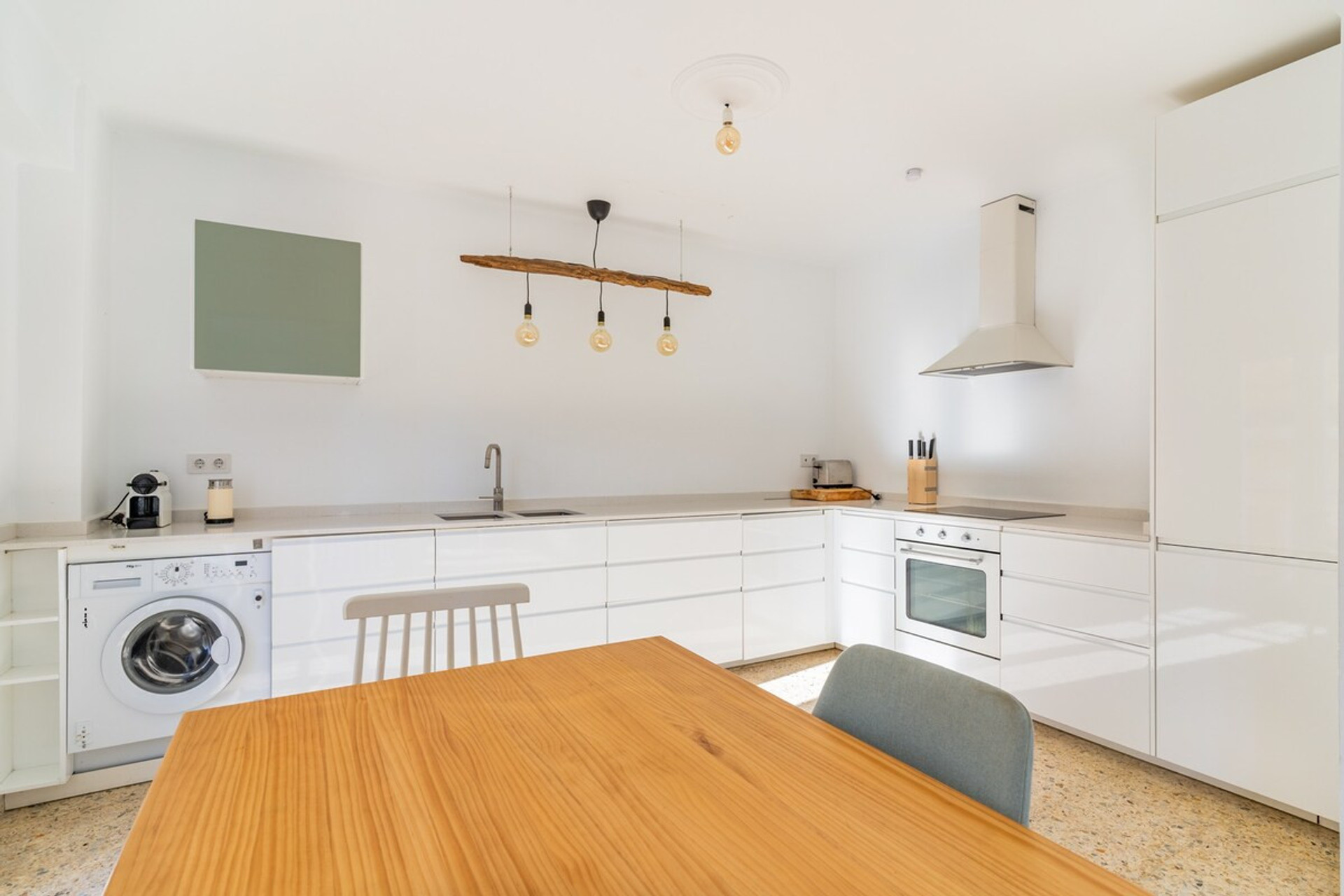 Large kitchen! Modern and fully equipped