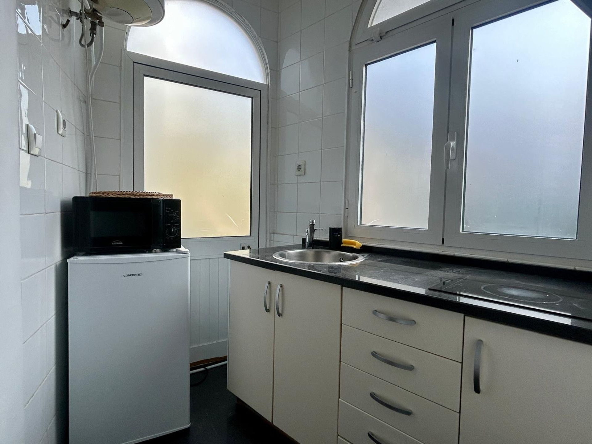 Compact kitchen with fridge and hob