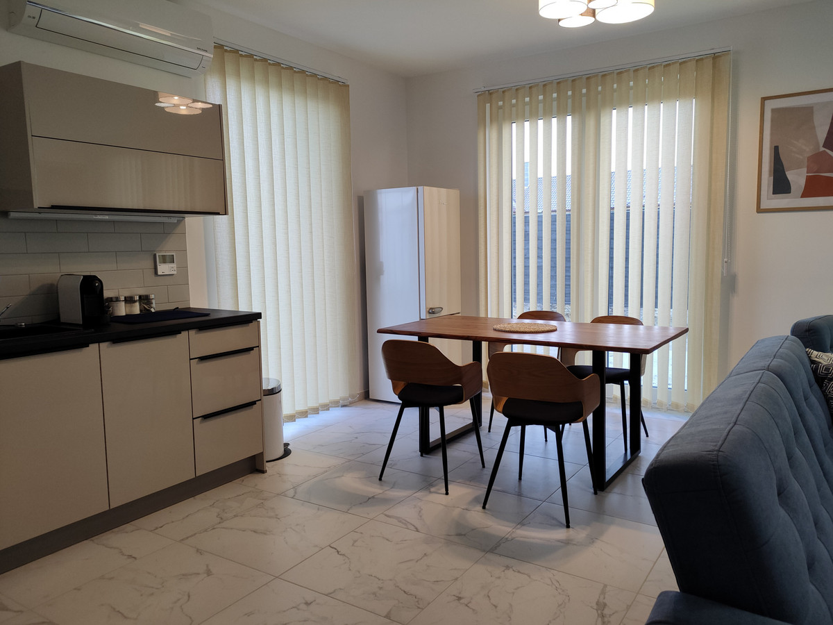 2bd, 65m2 Apartment with Terrace & Fast Wi-Fi – Székesfehérvár