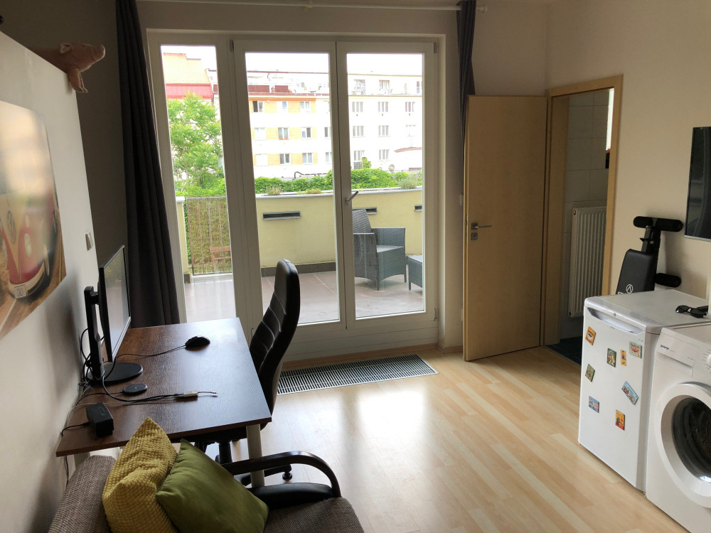 Small flat with terrace 5 minutes from downtown preview