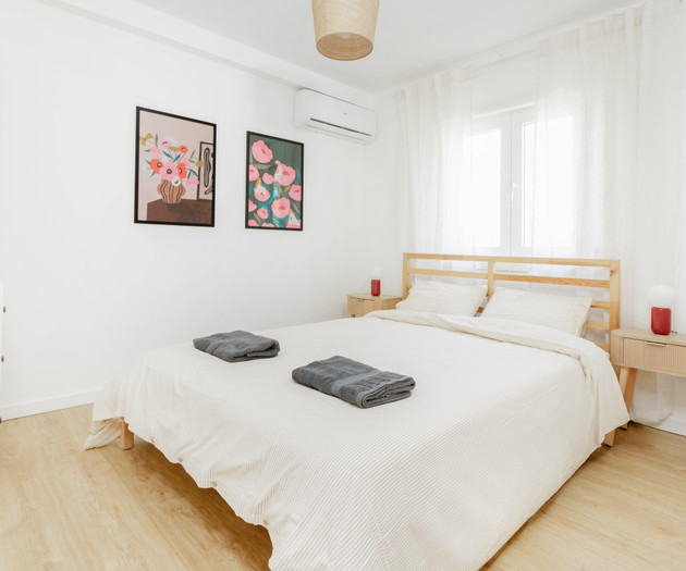 Modern 3BR by the beach, ideal for remote work