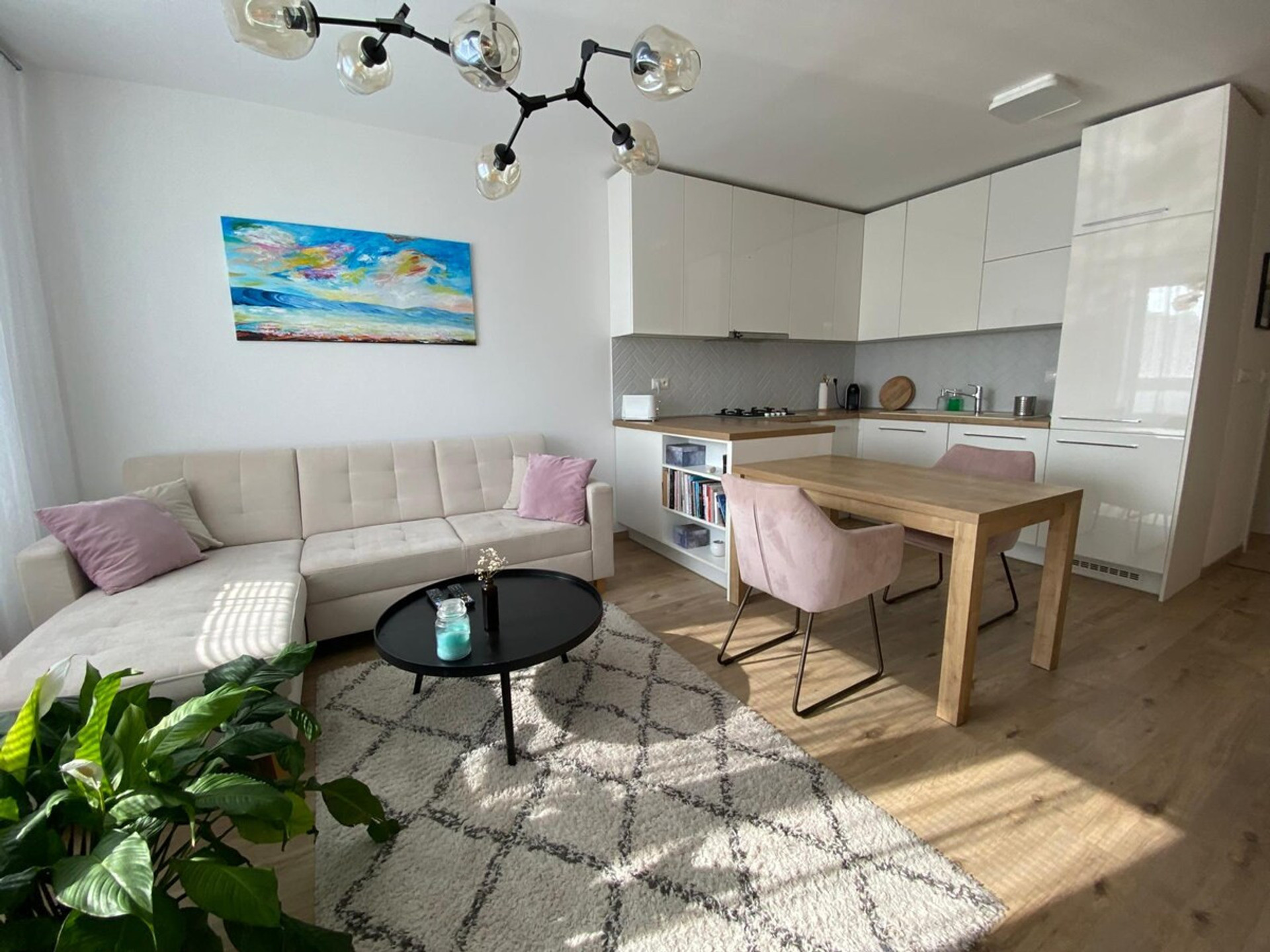 Dining area image 1