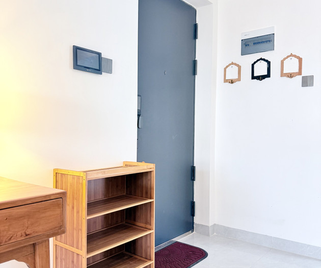 Airy 17th Floor 2BR: City Views, Balcony & Pool