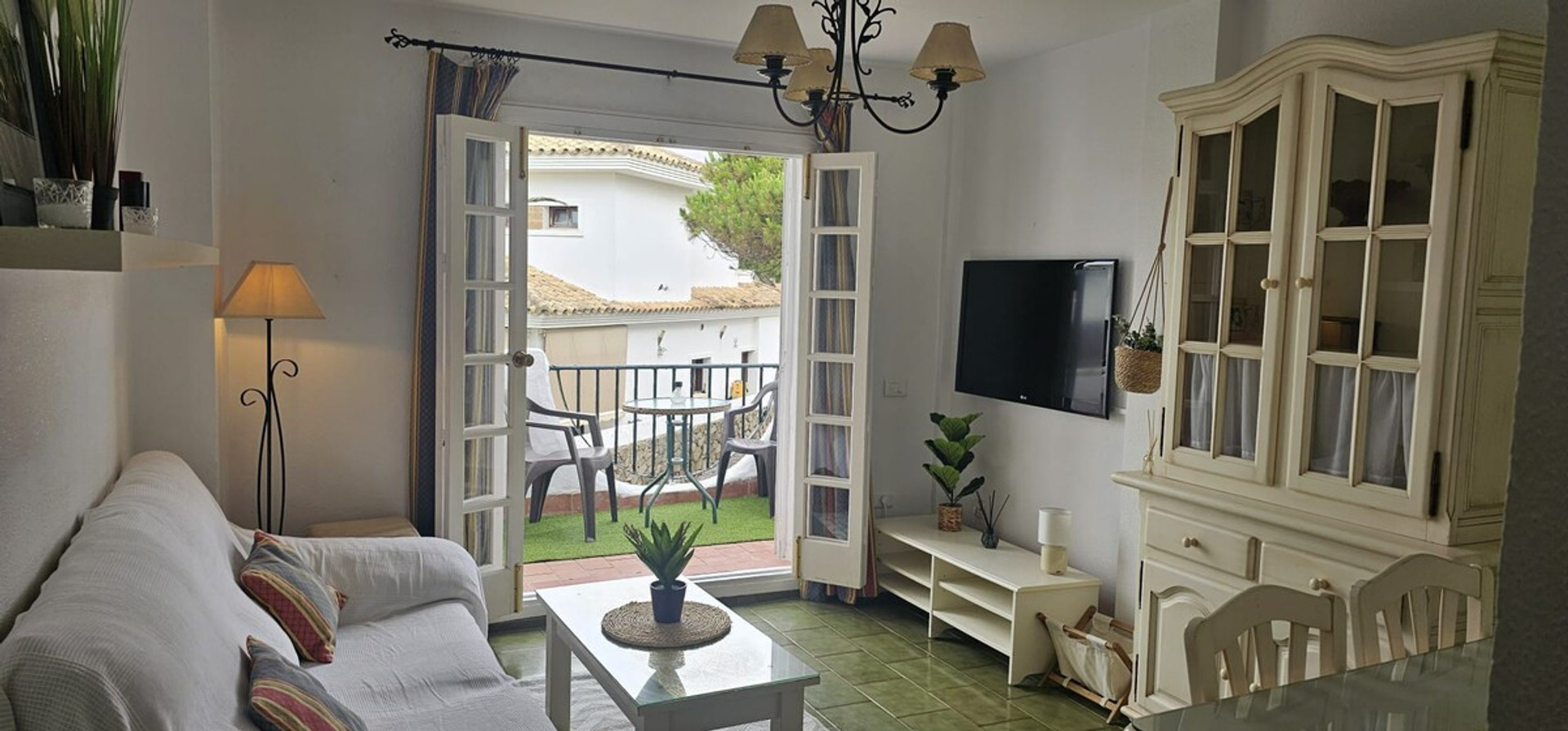 Living room image 1