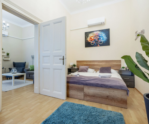 Green Lantern Home Downtown with AirCon Basilica