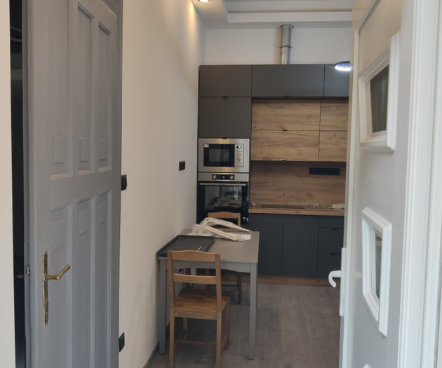 Chic Newly Renovated Apartments near Orczy ter: #1
