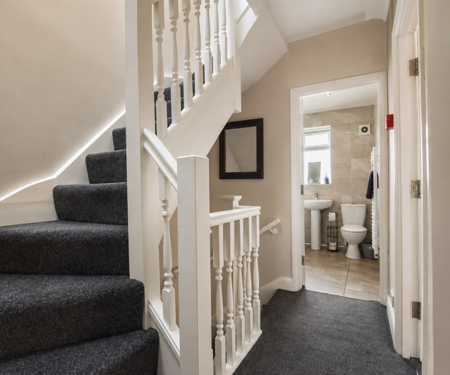 Spacious 3BR Flat Sleeps 7 in Greenford
