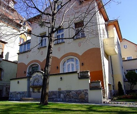 Sunny villa in the Székács villa