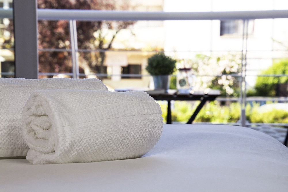 Luxury 1-Bed Aveiro Centrum - 33m² Terrace & Parki preview