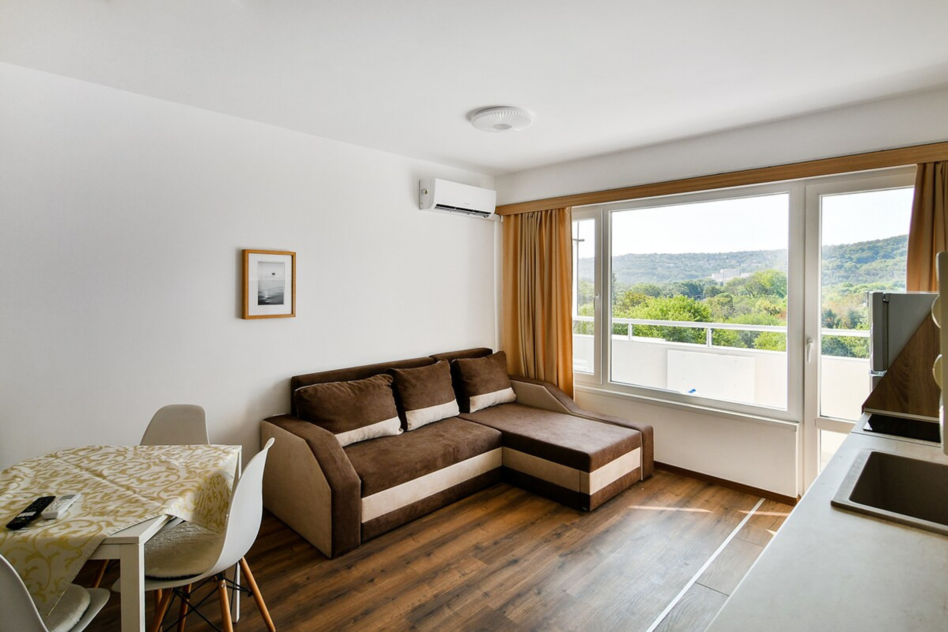 Living room image 1