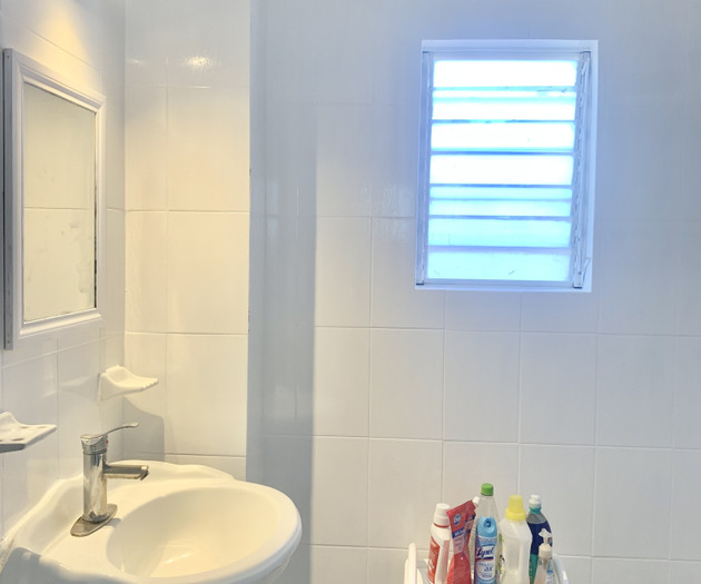 Flat 1/3_ 500mbps Wifi, Desk with office chair