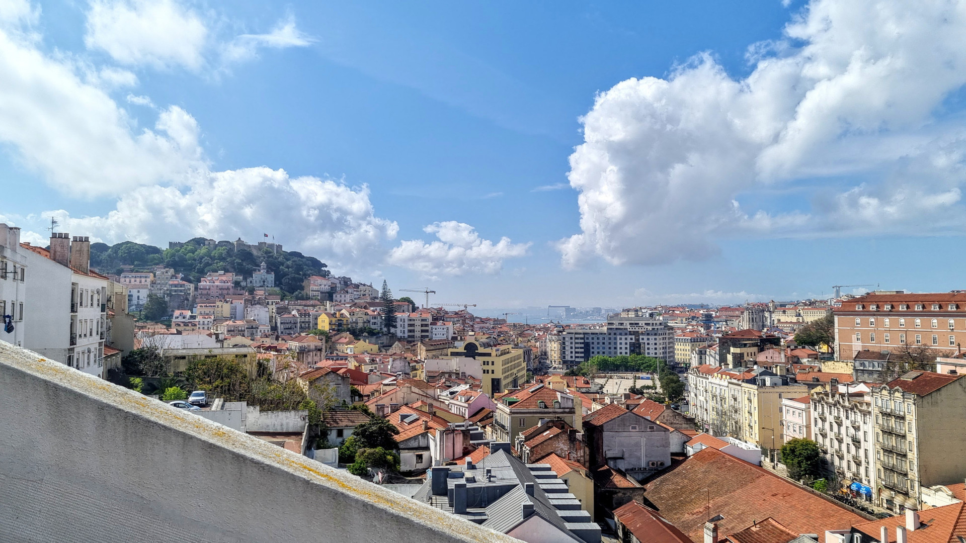 Upper floor - Terrace View - view over Lisbon city