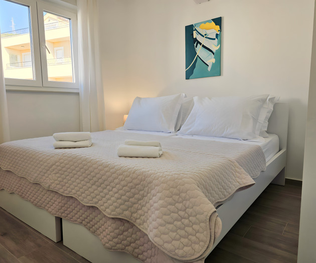 Bedroom with double bed