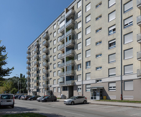 Sunny 1BDR with Balcony & Parking