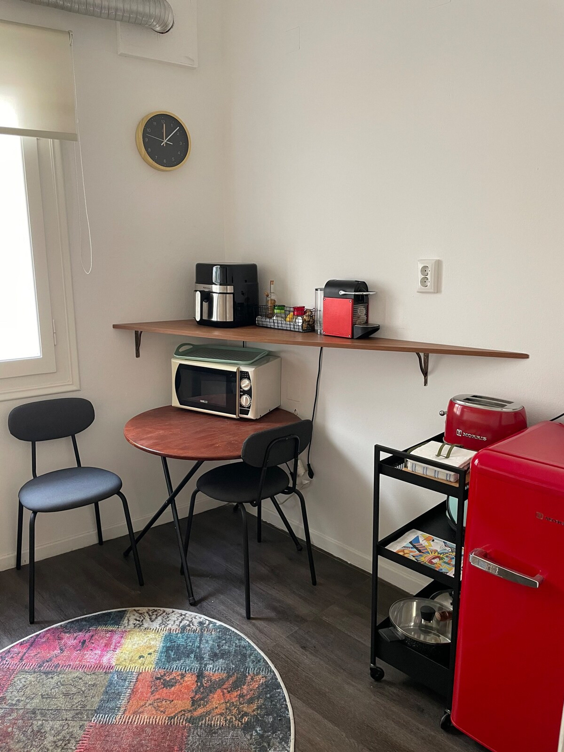 Full kitchen image 1