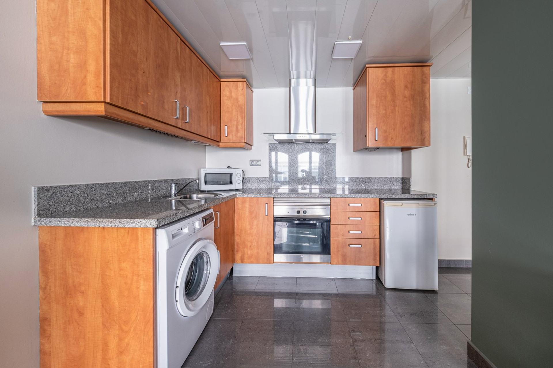 Full kitchen with appliances