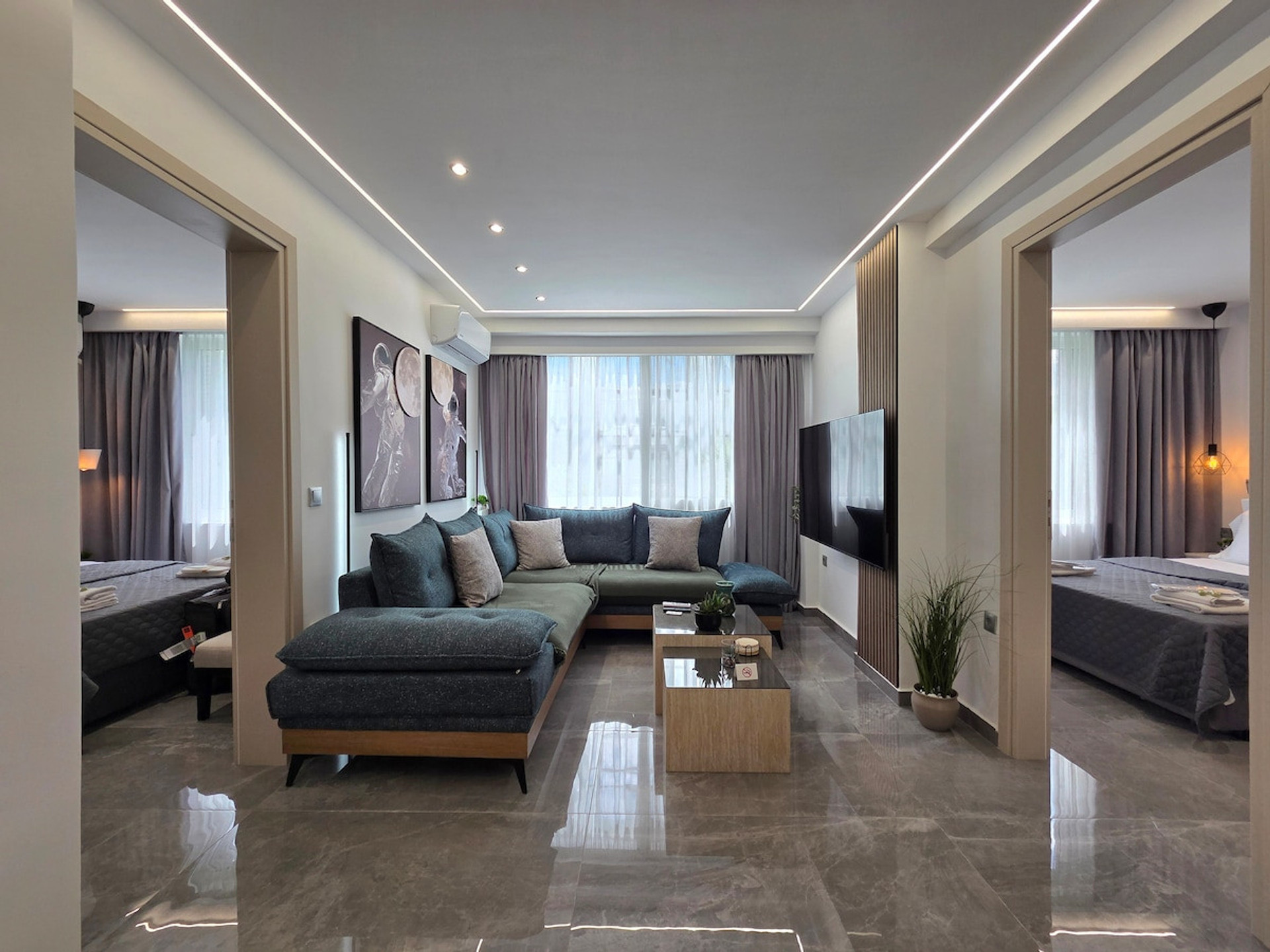 Living room showing the two bedrooms on the right and left side.
