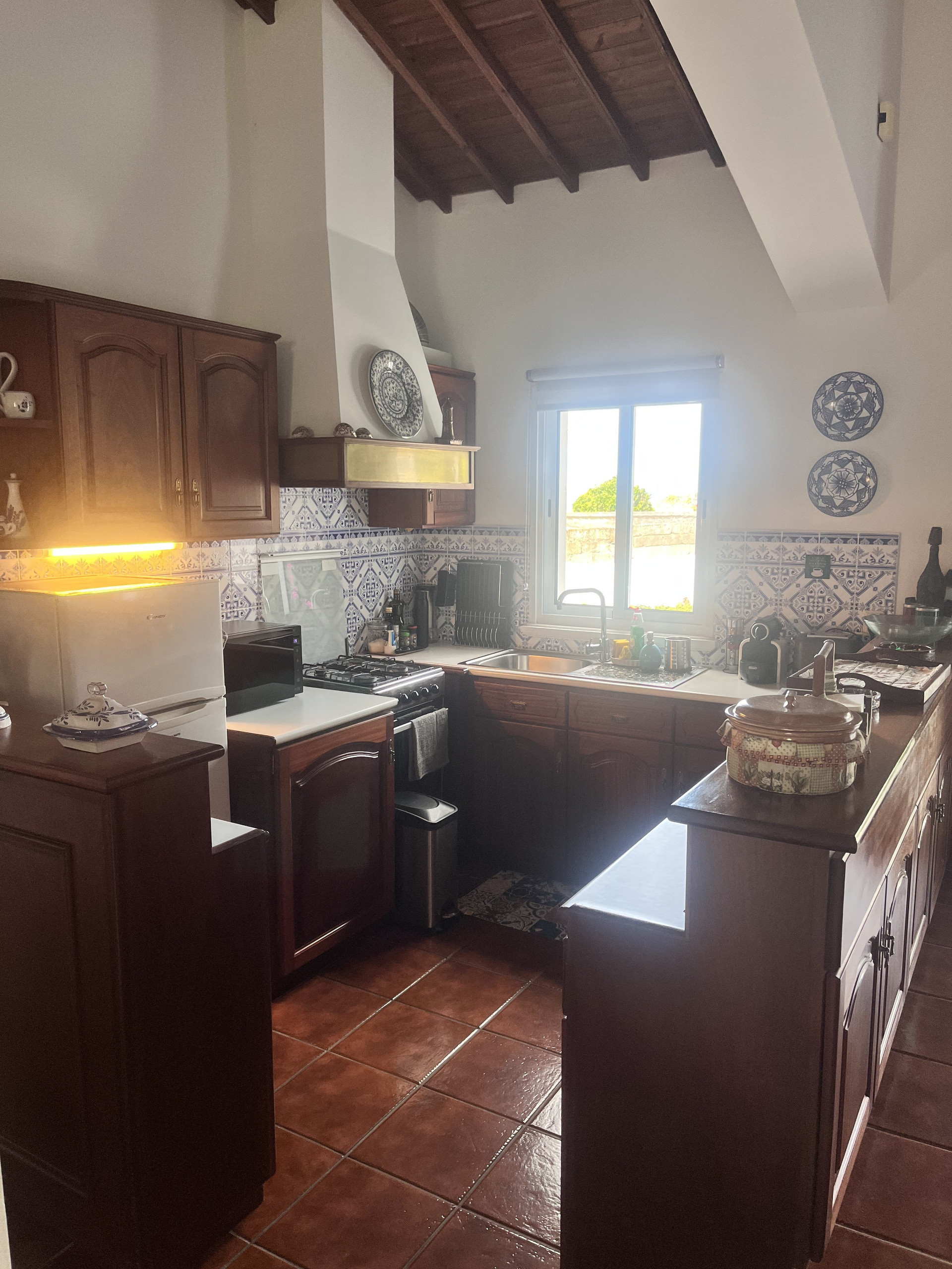 Kitchen with decorative tiles