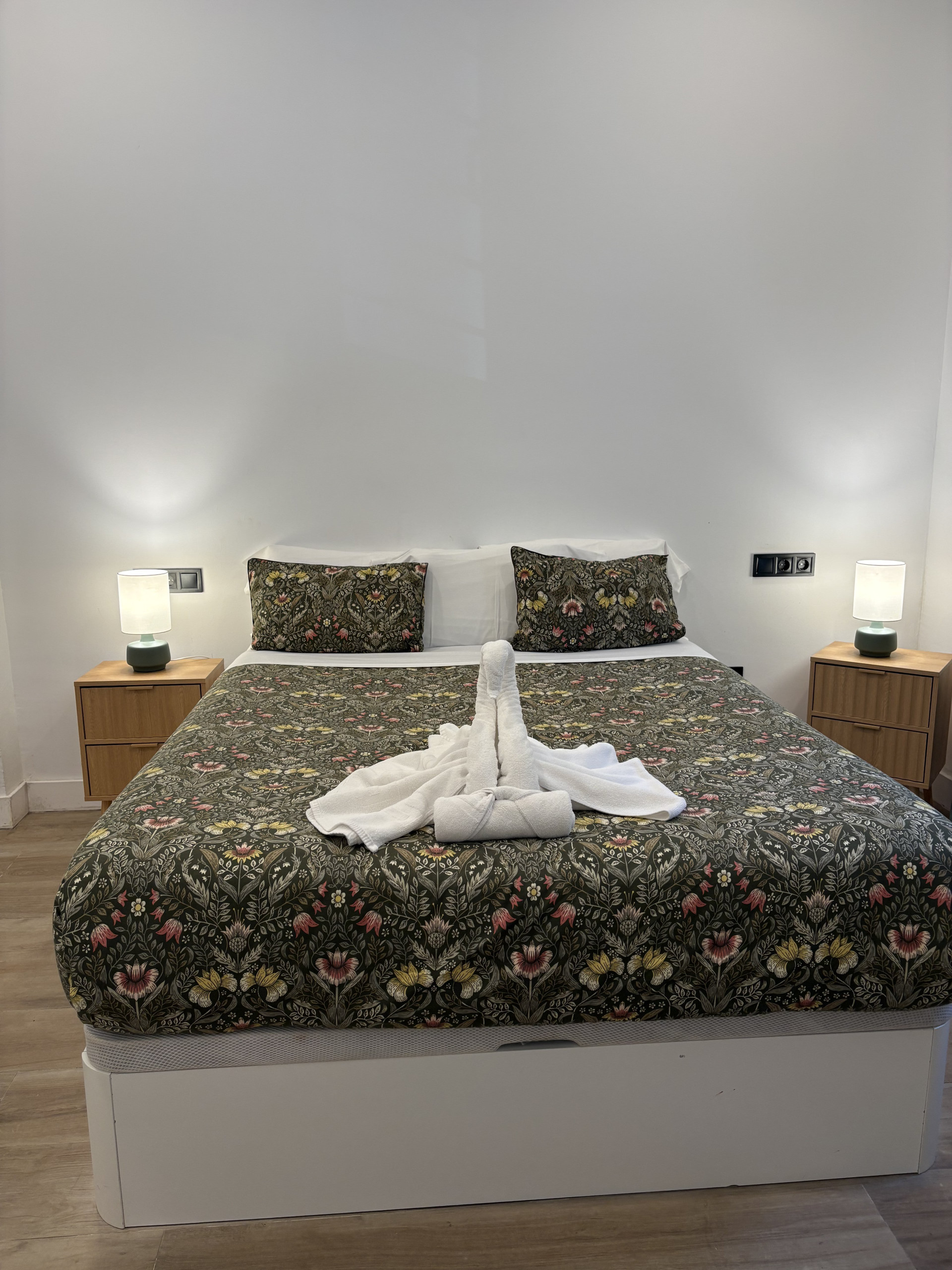 Double bedroom with floral bedding