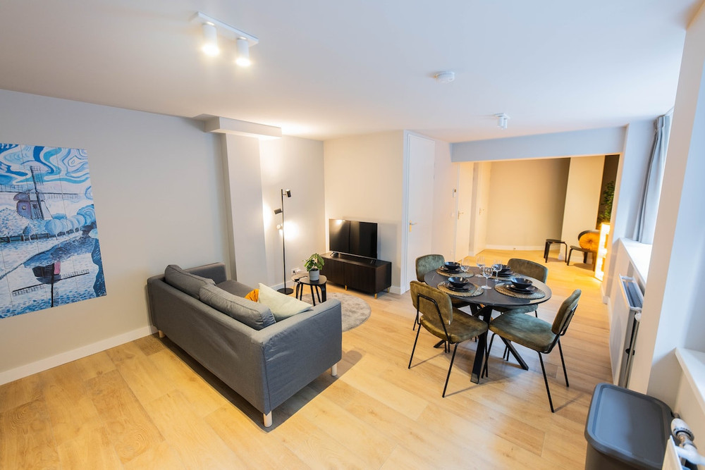 Modern Retreat 3BDR Apartment WS preview