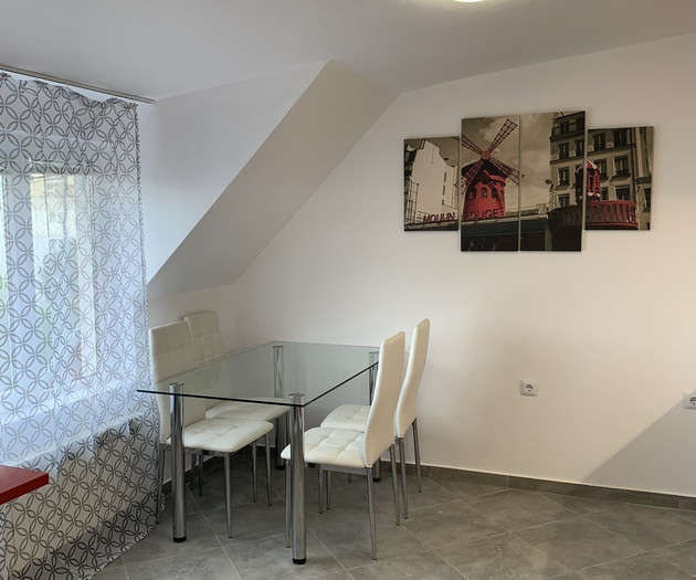Stylish 1BR near Centre