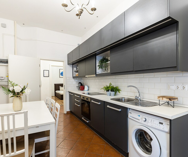 Extensive For Downtown Lovers!