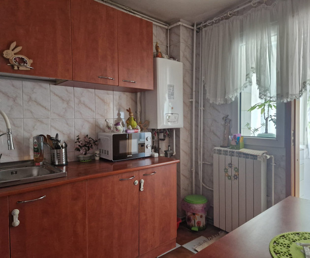 Large Group Accommodation Bucharest, 4 apt,20slips