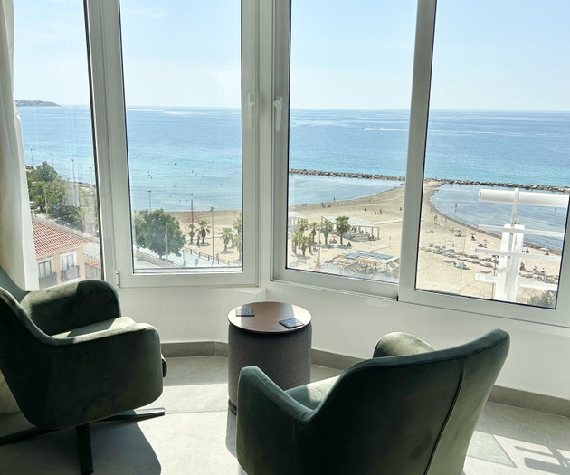 Modern, recently renovated. City and beach!