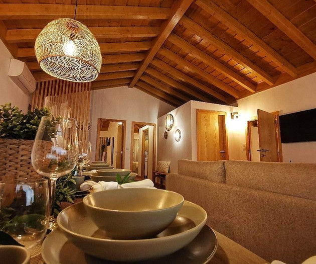 Luxury 5‑Bedroom Villa with Pool and Garden