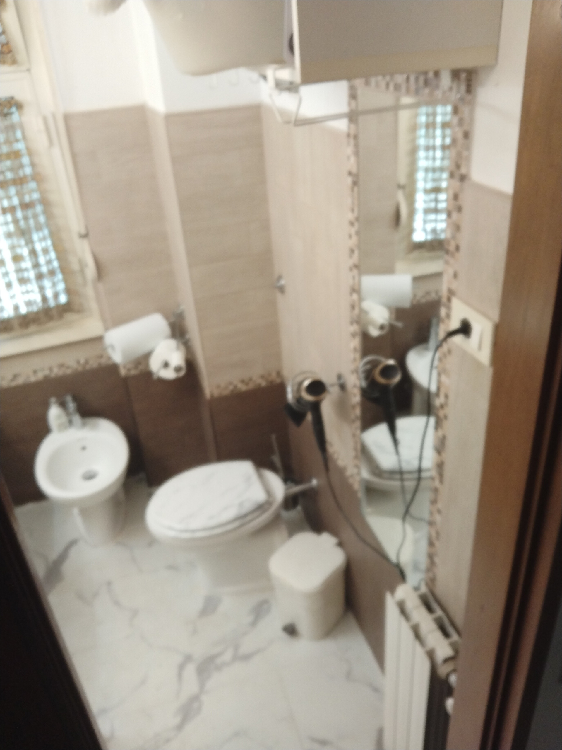 Bagno dotato di phon3
