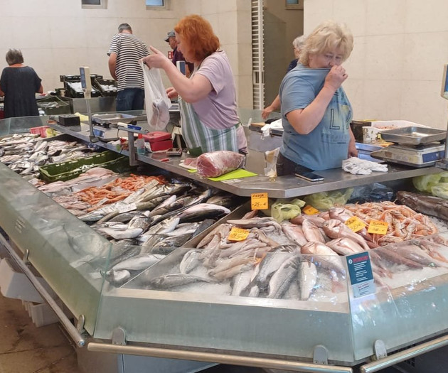 Fresh fish market stall
