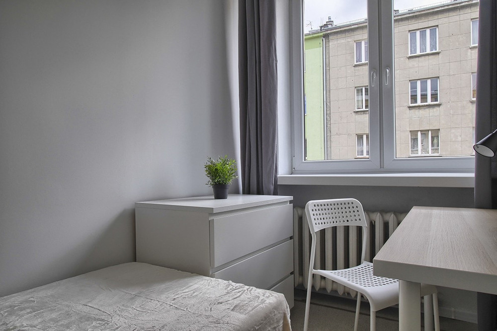 Cute room in huge apartment in City Center preview
