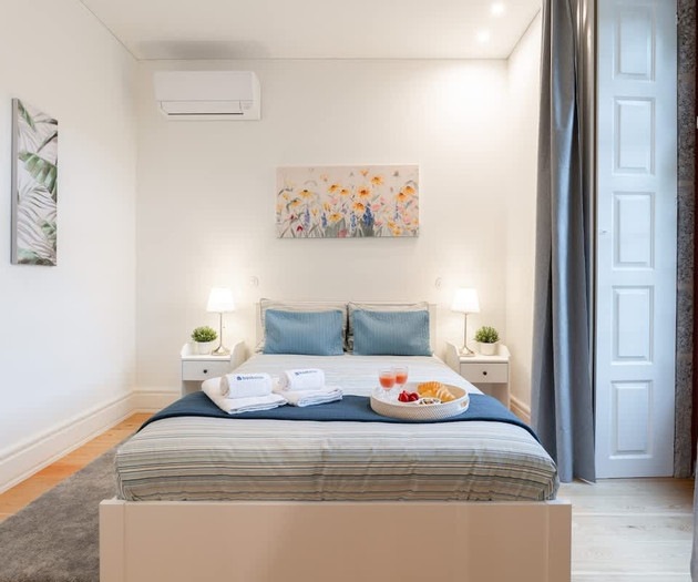 Bright Flat w/ Balcony by Host Wise