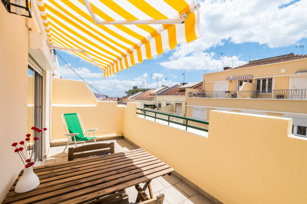 Apartment in Graça with terrace and lots of light preview