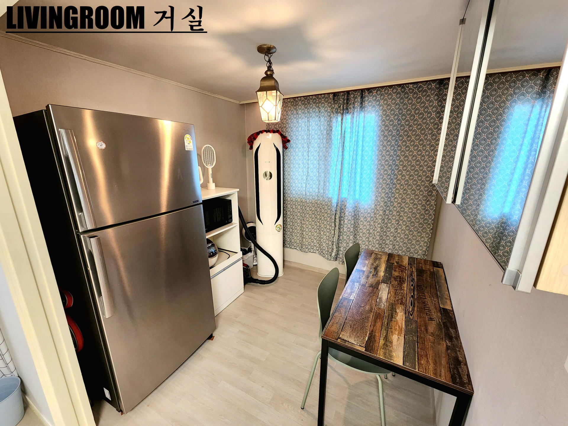 Kitchenette dining table area