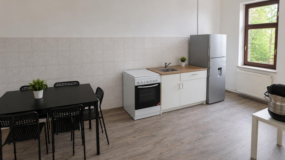 Modern 3BR Apartment in Central Chemnitz for 10 preview