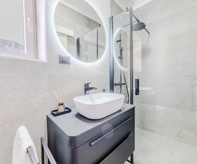 A1 luxury apt near beach w. big terrace & sea view
