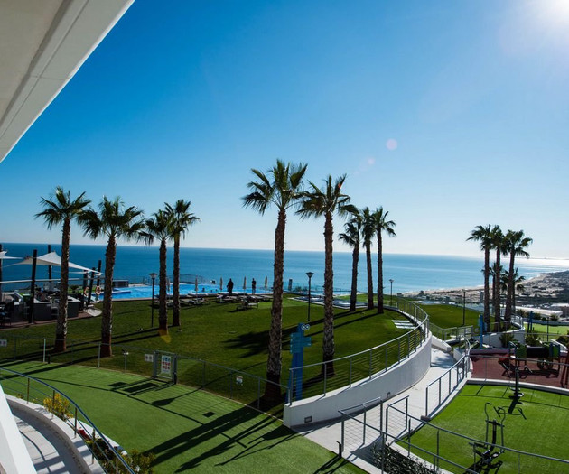 Luxury Beachfront Apt | Heated Pool, Gym & Seaview